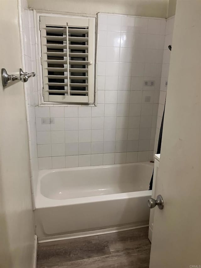 386771 Menlo Ave, San Diego, CA 92105 - full bath with wood finished floors and bathing tub / shower combination