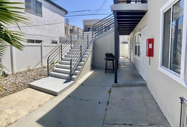 386771 Menlo Ave, San Diego, CA 92105 - view of patio with stairs