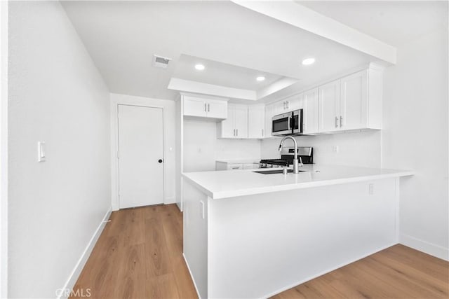 659 Valley Oak Ln, Newbury Park, CA 91320 - kitchen with appliances with stainless steel finishes, baseboards, a peninsula, light wood-style floors, and recessed lighting