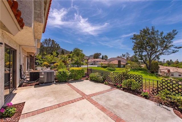 659 Valley Oak Ln, Newbury Park, CA 91320 - view of patio / terrace with a residential view and central AC