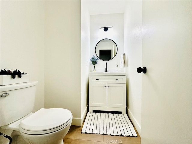 659 Valley Oak Ln, Newbury Park, CA 91320 - bathroom with toilet, vanity, wood finished floors, and baseboards