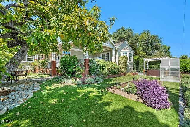 1421 Oneonta Knl, South Pasadena, CA 91030 - view of grassy yard with a greenhouse, a vegetable garden, and an outdoor structure