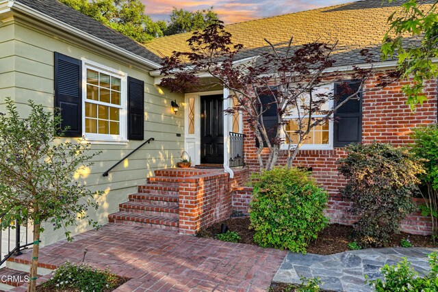 1421 Oneonta Knl, South Pasadena, CA 91030 - view of exterior entry with a garage
