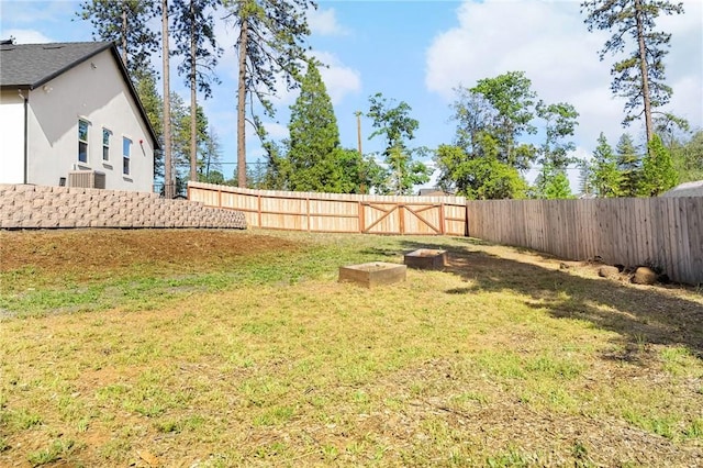 5755 Fickett Ln, Paradise, CA 95969 - view of yard featuring central AC