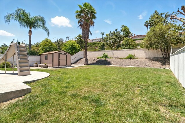 25 Del Brienza, Lake Elsinore, CA 92532 - fenced backyard with a storage shed