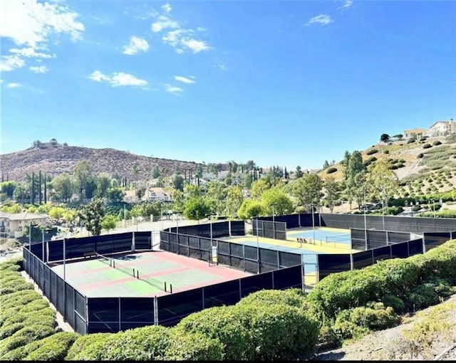 25 Del Brienza, Lake Elsinore, CA 92532 - view of tennis court featuring a mountain view