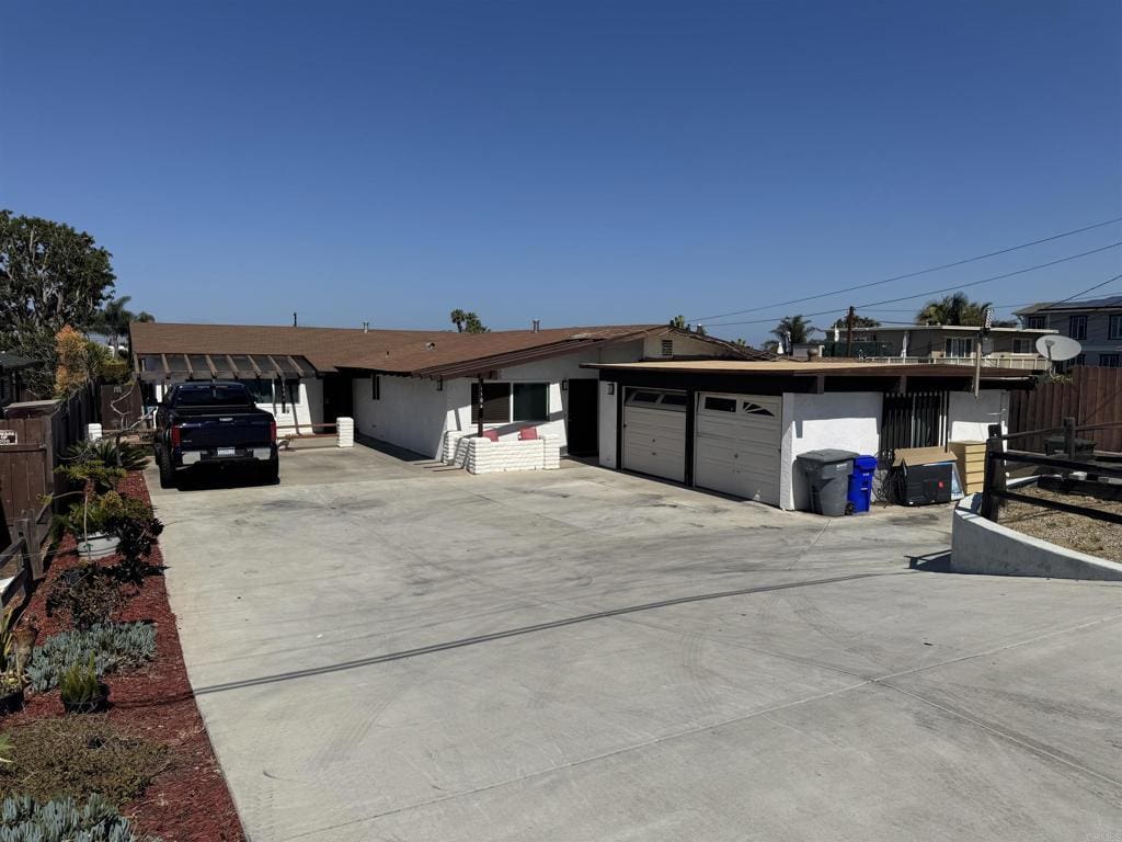 11041106 Gardena Rd, Encinitas, CA 92024 - ranch-style house featuring a garage