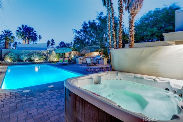 576 E Desert Holly Cir, Palm Springs, CA 92262 - view of pool with a hot tub and a patio