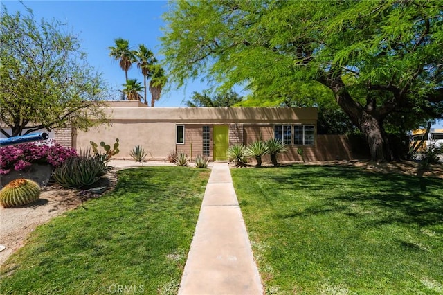 576 E Desert Holly Cir, Palm Springs, CA 92262 - view of front of property with a front yard and stucco siding