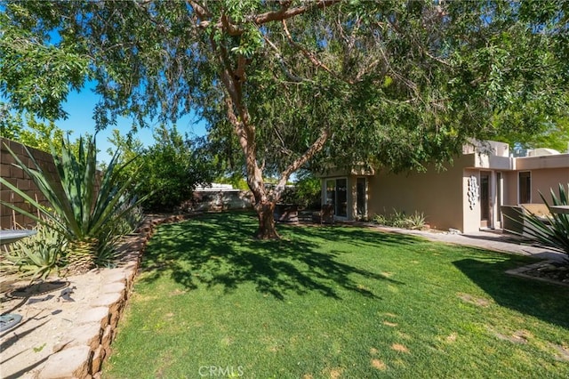 576 E Desert Holly Cir, Palm Springs, CA 92262 - view of yard