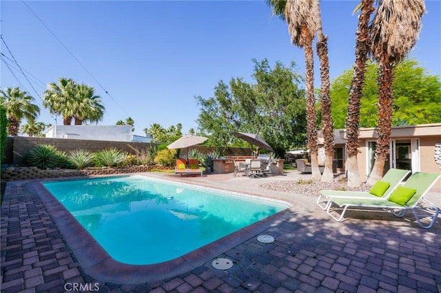 576 E Desert Holly Cir, Palm Springs, CA 92262 - view of swimming pool featuring a patio area