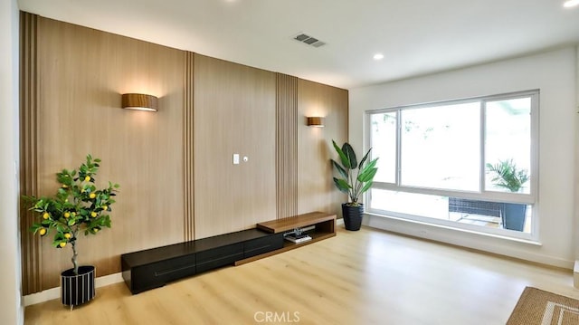 2737 Lorenzo Ave, Costa Mesa, CA 92626 - building lobby with recessed lighting