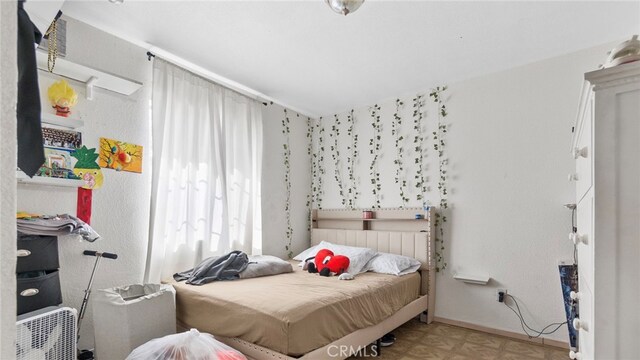 413 E 81st St, Los Angeles, CA 90003 - bedroom featuring baseboards