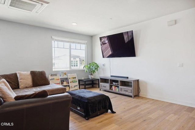 2800 Wagon Wheel Rd Unit 304, Oxnard, CA 93036 - living room featuring light wood finished floors, baseboards, and recessed lighting