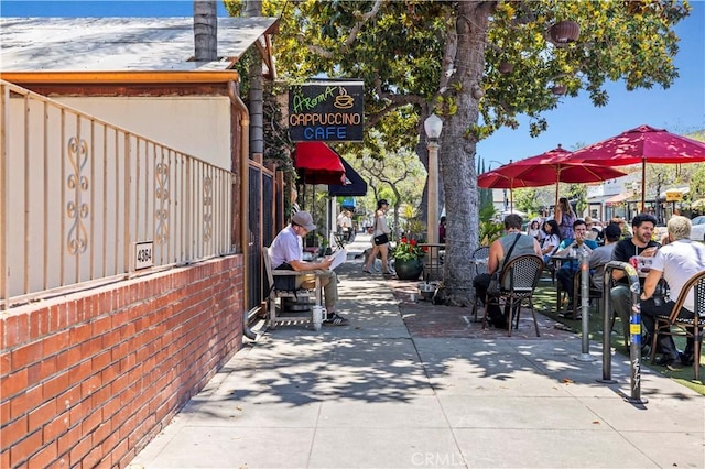 4180 Tujunga Ave, Studio City, CA 91604 - view of home's community