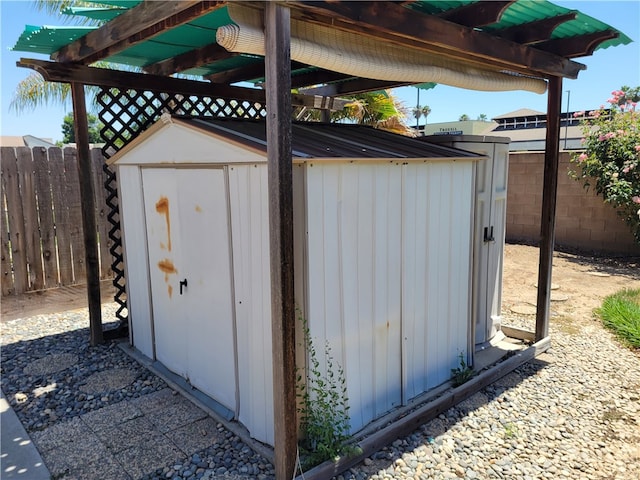 2368 Beechwood Way, Madera, CA 93637 - view of shed with a fenced backyard