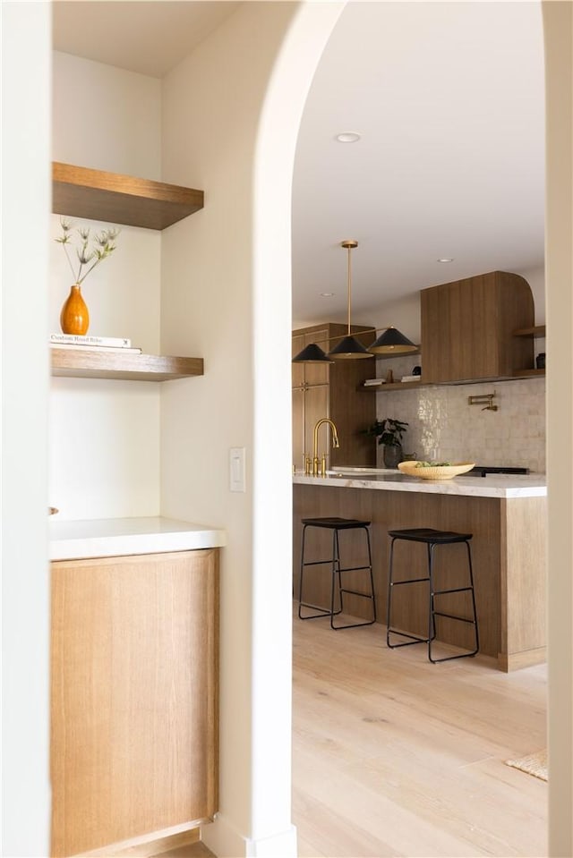 2334 Glover Pl, Los Angeles, CA 90031 - indoor bar with wood finished floors, tasteful backsplash, and arched walkways