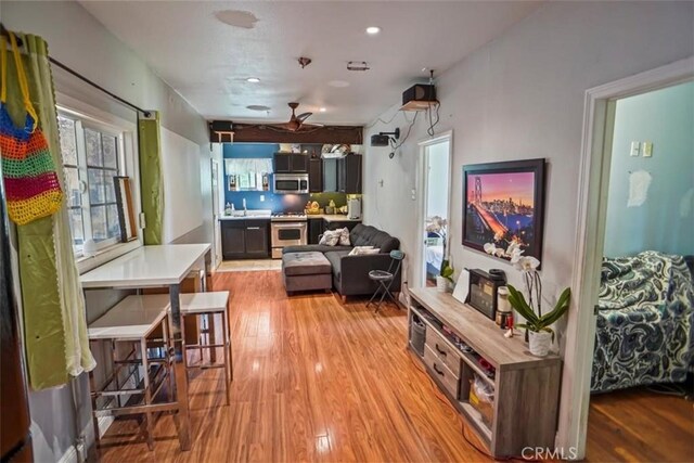 15514 Lull St, Van Nuys, CA 91406 - photo 3