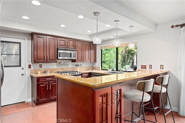 10139 Sun Valley Dr, Rancho Cucamonga, CA 91737 - kitchen featuring stainless steel appliances, a kitchen breakfast bar, a sink, decorative light fixtures, and recessed lighting