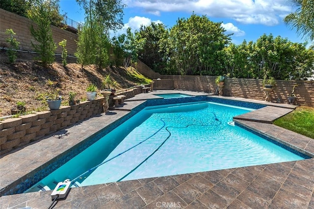 1250 Kinglake Dr, Diamond Bar, CA 91789 - view of pool with an in-ground hot tub and a fenced backyard