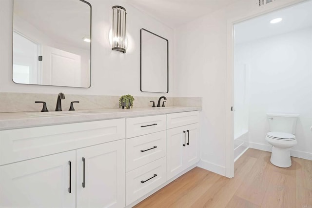 6871 Mewall Dr, San Diego, CA 92119 - full bath featuring double vanity, wood finished floors, toilet, and baseboards