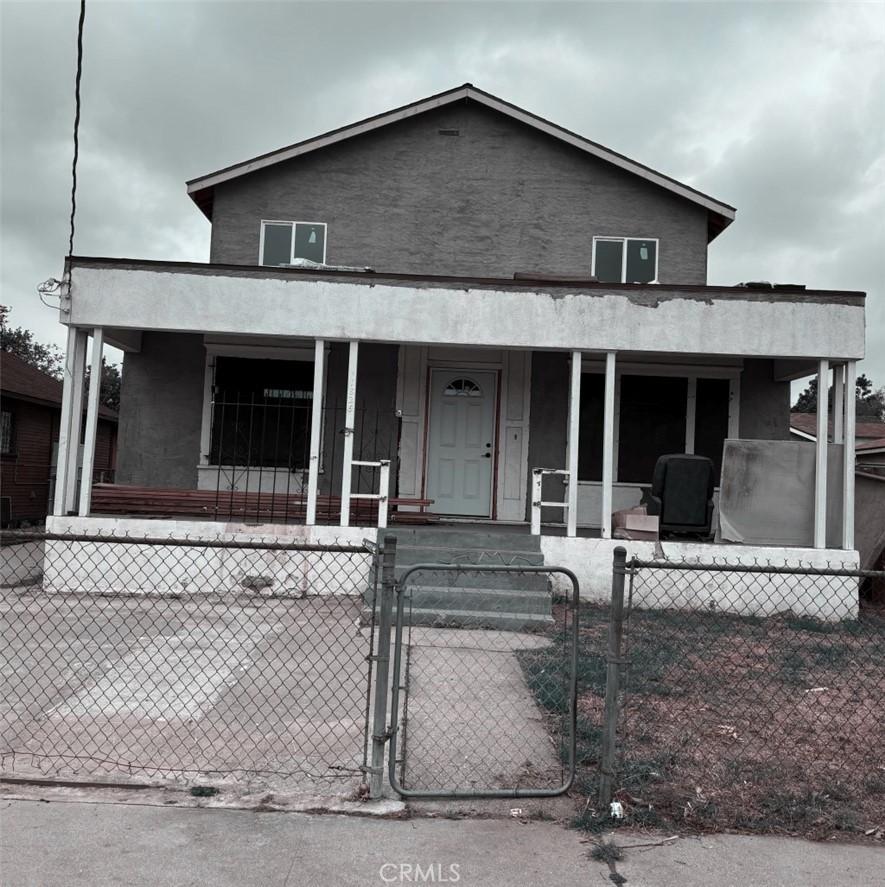 1825 E 109th Pl, Los Angeles, CA 90059 - view of front of house featuring covered porch, a gate, and a fenced front yard