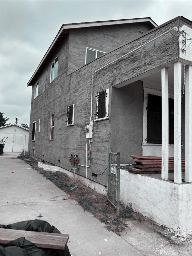 1825 E 109th Pl, Los Angeles, CA 90059 - view of side of property