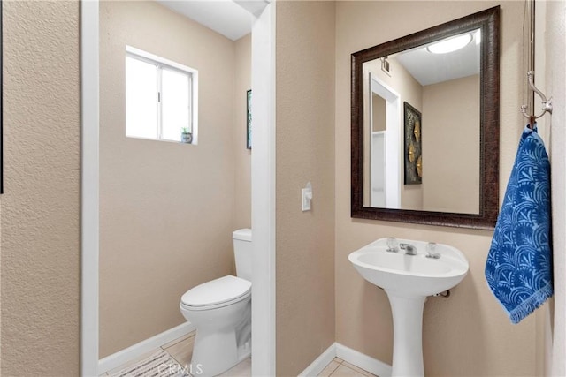 13950 High Falls Trl, Apple Valley, CA 92307 - half bath featuring toilet, baseboards, and a sink