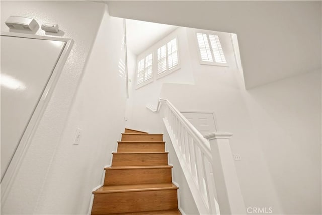 594 Yarrow Dr, Simi Valley, CA 93065 - stairs featuring a high ceiling