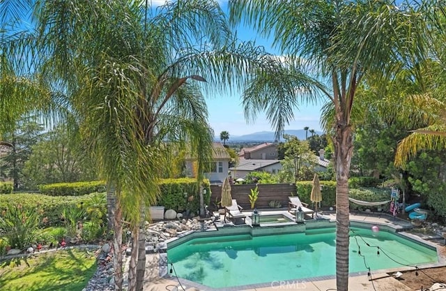 23328 Stone Rdg, Murrieta, CA 92562 - outdoor pool featuring an in-ground hot tub