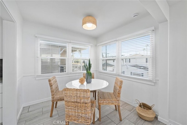 502 36th St, Newport Beach, CA 92663 - dining area with baseboards