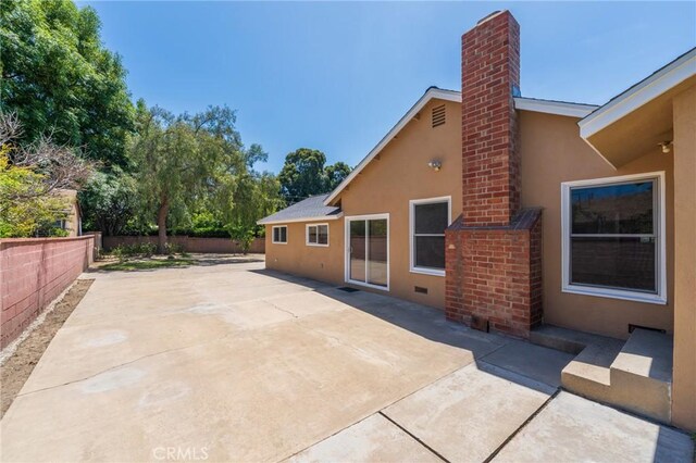 404 N Pear Knl, Anaheim, CA 92805 - fenced backyard featuring a patio
