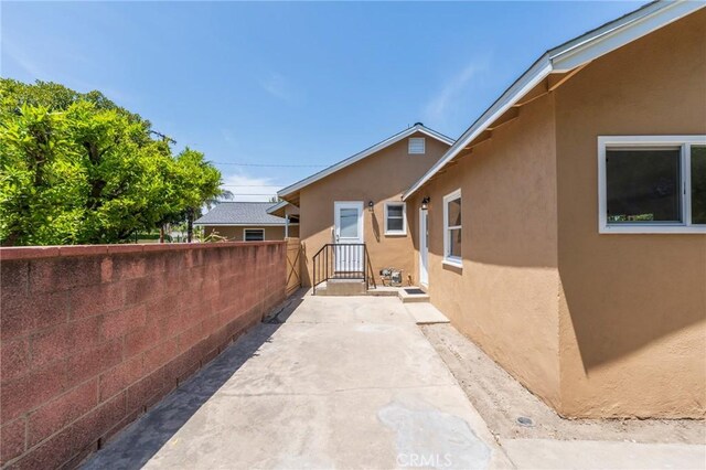 404 N Pear Knl, Anaheim, CA 92805 - view of patio