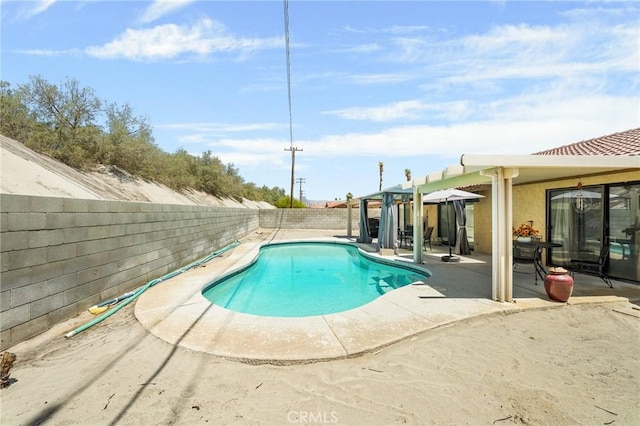 27525 Ventura Dr, Cathedral City, CA 92234 - view of swimming pool featuring a patio and a fenced backyard