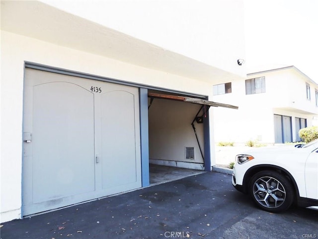 4137 Tiberon Dr, Oceanside, CA 92056 - view of garage