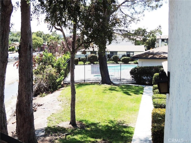 4137 Tiberon Dr, Oceanside, CA 92056 - view of yard with a community pool