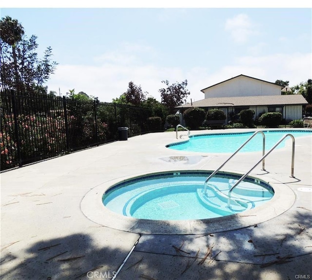 4137 Tiberon Dr, Oceanside, CA 92056 - community pool featuring a community hot tub