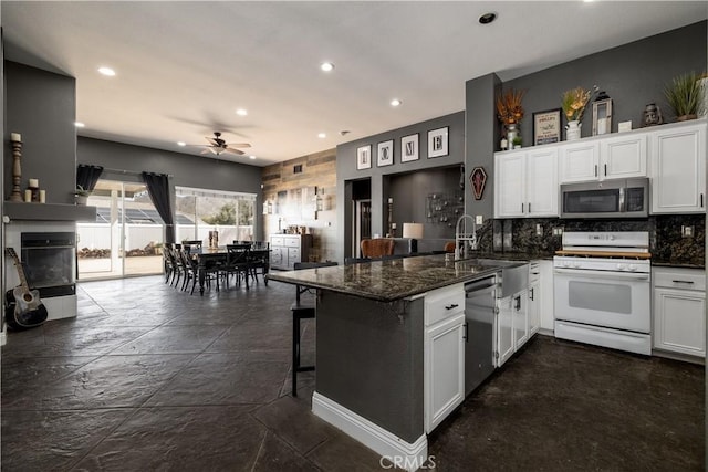 13946 Moqui Way, Corona, CA 92883 - kitchen featuring stainless steel appliances, recessed lighting, ceiling fan, a peninsula, and decorative backsplash
