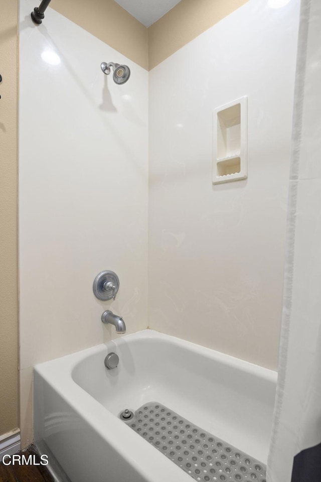 1269 Hacienda Dr, Oxnard, CA 93030 - bathroom featuring shower / tub combination