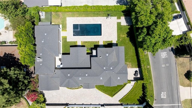 20701 Dumont St, Woodland Hills, CA 91364 - aerial view of a pool area