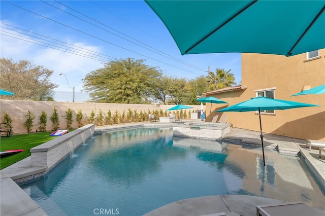84020 Colibri Ct, Indio, CA 92203 - view of swimming pool with a fenced backyard, a patio area, and a pool with connected hot tub