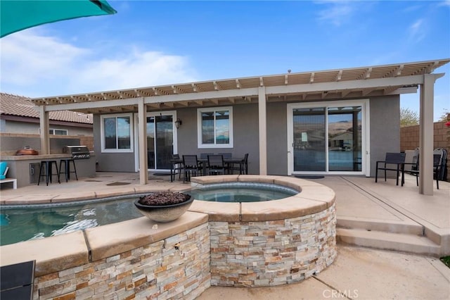 84250 Tramonto Way, Indio, CA 92203 - swimming pool featuring an in-ground hot tub, a patio area, and outdoor dining space