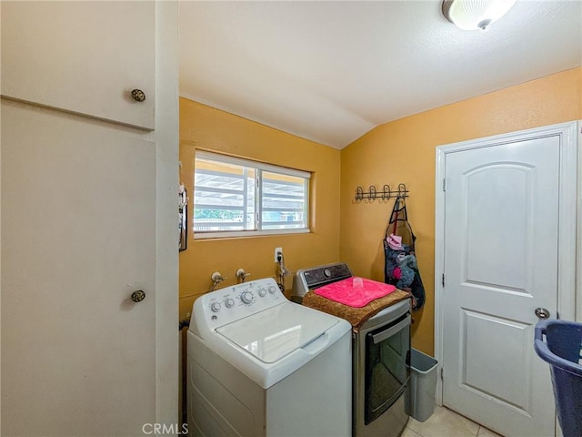 45431 Sancroft Ave, Lancaster, CA 93535 - laundry room with washer and clothes dryer and light tile patterned floors
