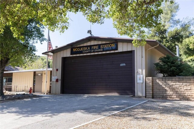 29422 Modjeska Canyon Rd, Modjeska Canyon, CA 92676 - view of garage