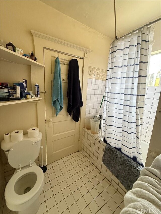 415417 Euclid Ave, Los Angeles, CA 90063 - bathroom featuring tile patterned floors, tiled shower / bath, and toilet