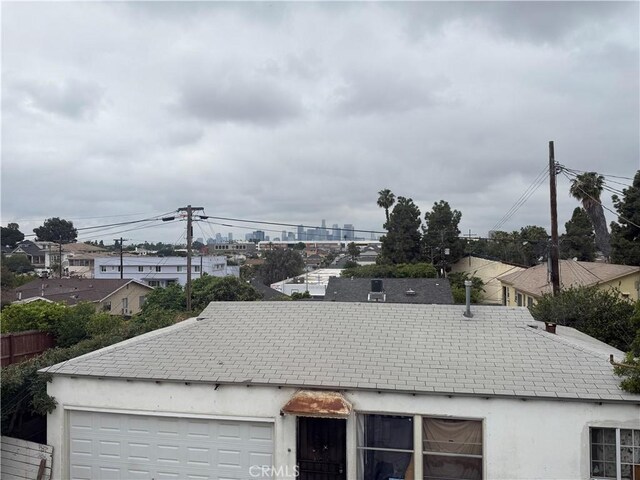 415417 Euclid Ave, Los Angeles, CA 90063 - exterior view of a shingled roof
