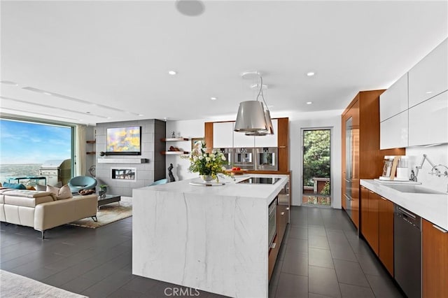 1088 Del Mar Ave, Laguna Beach, CA 92651 - kitchen featuring modern cabinets, dishwashing machine, a sink, a center island, and recessed lighting