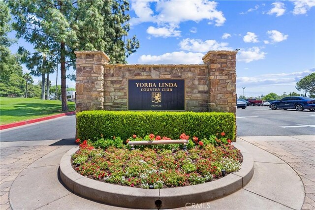 6421 Acacia Hill Dr, Yorba Linda, CA 92886 - community sign with uncovered parking