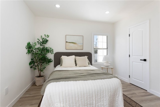 1116 W 80th St, Los Angeles, CA 90044 - bedroom featuring light wood-style floors, baseboards, and recessed lighting