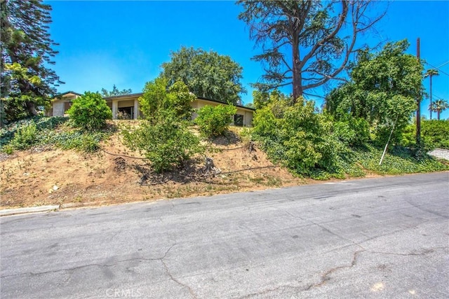 1872 Arroyo Dr, Riverside, CA 92506 - view of front of home